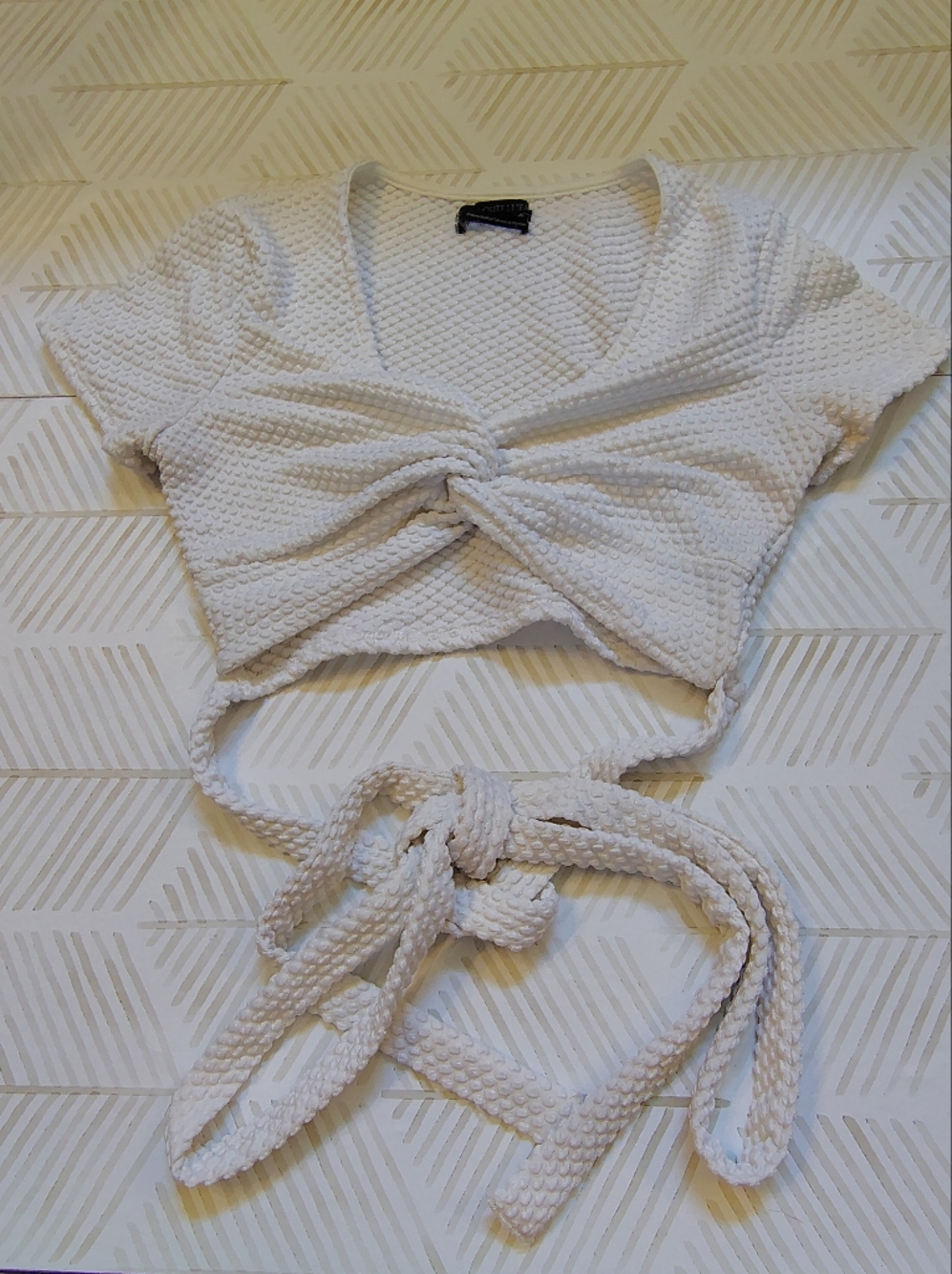 Urban Outfitters White Bubble Knit Tie-Back Crop Top S‎ Festival